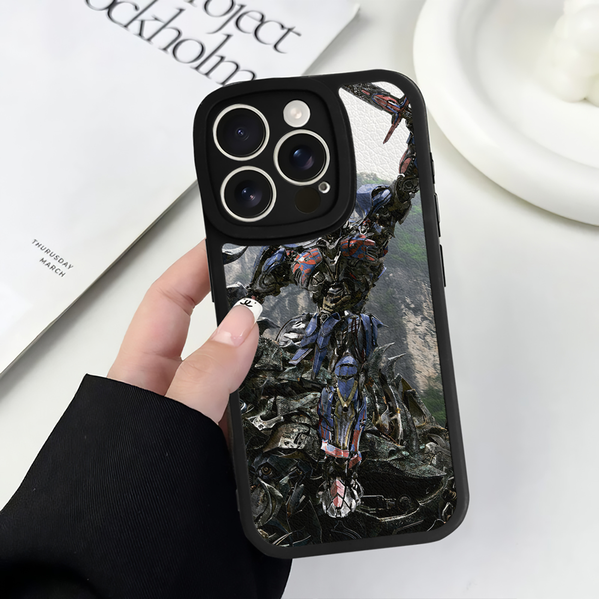 （画像用） Transformers トランスフォーマー 【iPhone 16シリーズ対応】シリコンスマホケース（レザー調） 材質：シリコン